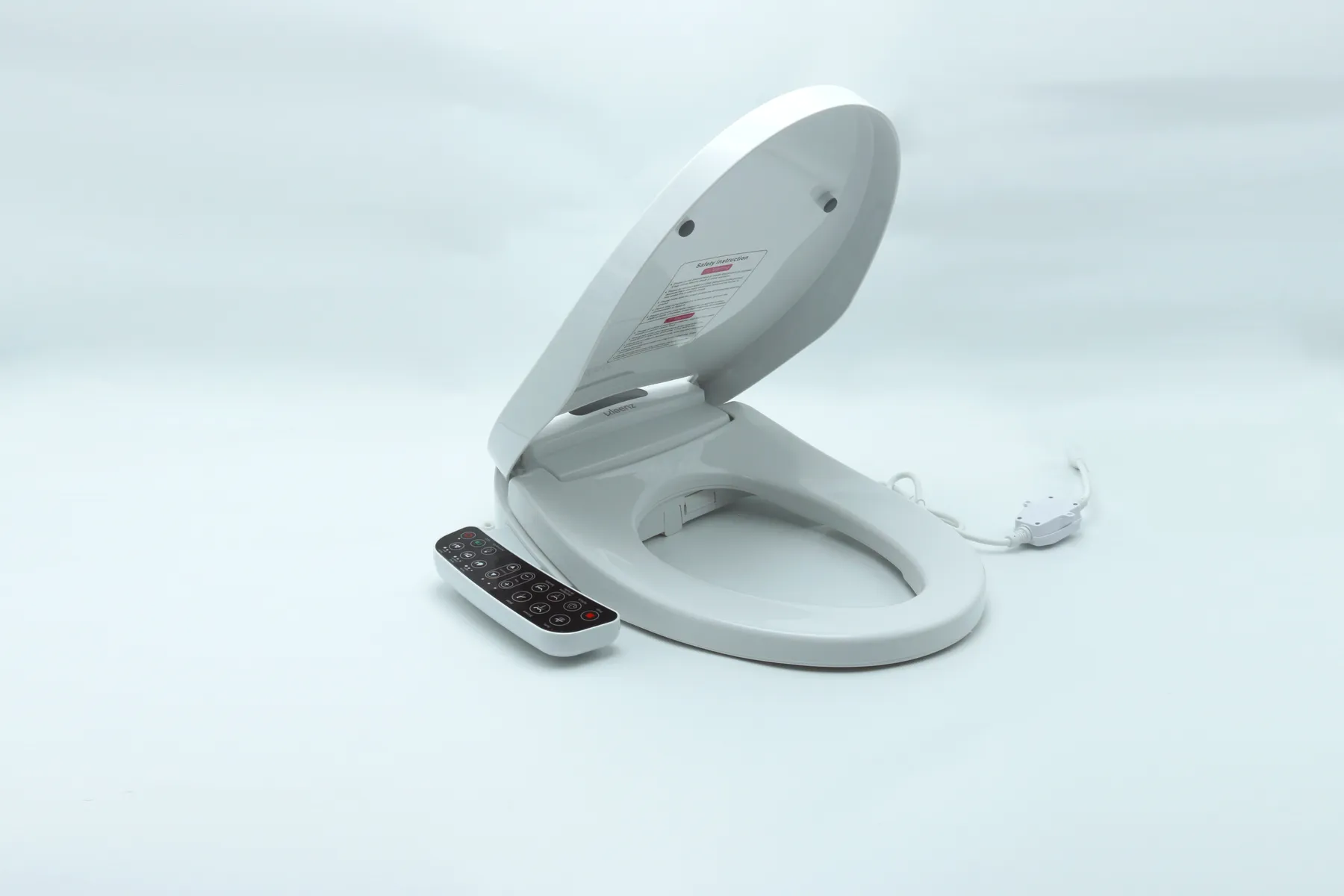 Smart Bidet Pro con la tapa abierta y su panel de control